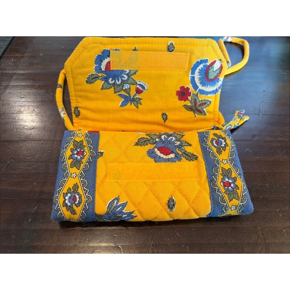 Vera Bradley French Yellow Trifold Crossbody Wallet EUC Retired Vintage (e6) - Picture 4 of 10